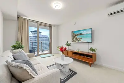 Image de Sky-High Condo w/ Ocean Views & Gym, Pool, Spa Access | Kapiolani Sky Suite