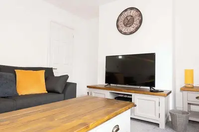 Image de 2 Bed Town Centre House with Parking in Tamworth