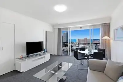 Image de Stunning Ocean View 2br Apt w/ Balcony & Pool!