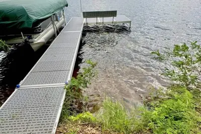 Image de Lake Minerva w/Dock bring boat on Trails