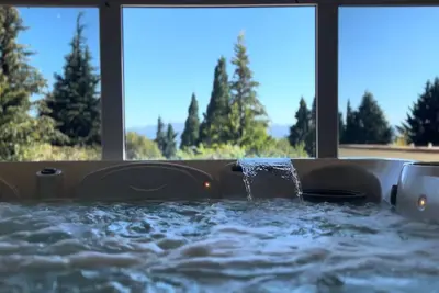 Image de Lakeview Room Nestled Between Rolling Hills & Evergreen Forest with Breakfast