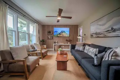 Image de Near Downtown Acworth & Kennesaw ~Pool Table~Patio