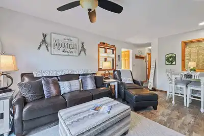 Image de Bellaire Golf View Condo Near Skiing