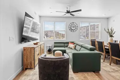 Image de Easy Escape - *New Listing* - Brand New!