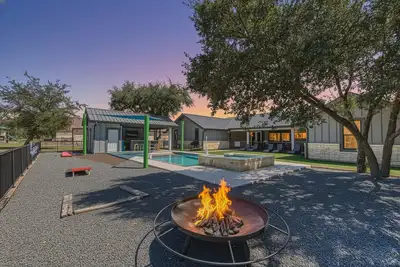 Image de Golfers paradise minutes away from the Frio River!