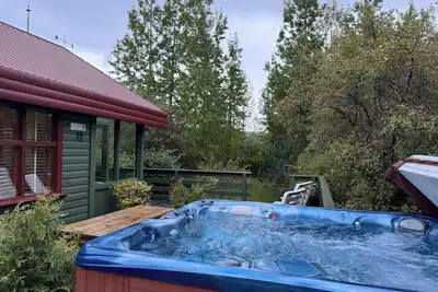 Image de Cosy cottage with a jacuzzi close to Krauma, Hraunfossar and Langjokull glacier