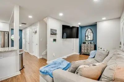 Image de New! Spacious Family Retreat Near Airport