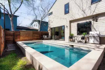Image de Central Austin Oasis · Central Austin Oasis with Pool | Sleeps 9