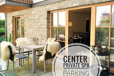 Image de Harisch Suite 2 in the center with own Spa & Parken by belle-stay