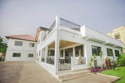 Image de A 6-Bedroom Masterpiece in East Legon: Where Comfort Meets Elegance