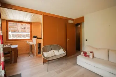 Image de À 10m des pistes de ski, étage -1, vue montagne, terrasse, casier à ski, 35m², Valmorel