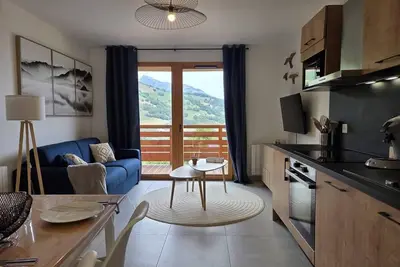 Image de À 15m des pistes de ski, 1er étage, vue montagne, balcon, télévision, casier à ski, 37m², Valmorel