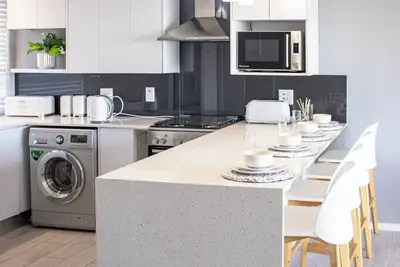 Image de Modern Beachfront Apartment in Blouberg • Pool • Ocean & Table Mountain Views