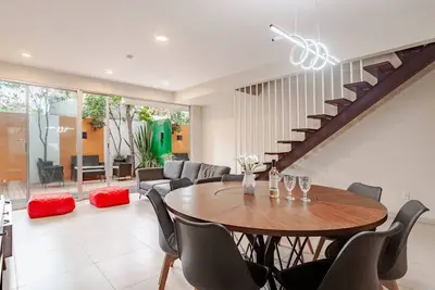 Image de Escape to an exclusive duplex with wine and terrace