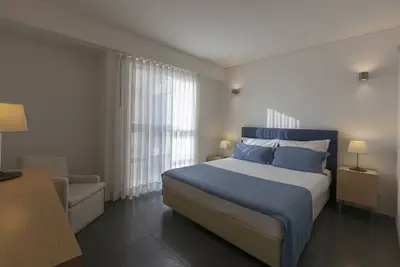 Image de Four Modern 2br Apts by Marina w/ River Views & Free Parking, Near Golf Academy