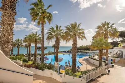 Image de Make Your Trip More Enjoyable! 3 Relaxing Units, Full Kitchens and Ocean View!