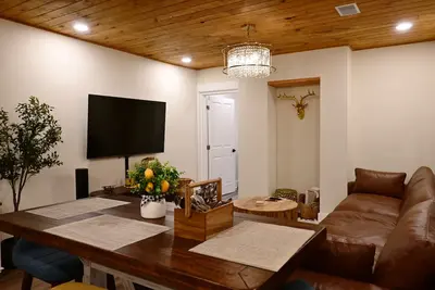 Alterra:Slees 8, Steps to Main St, Serene