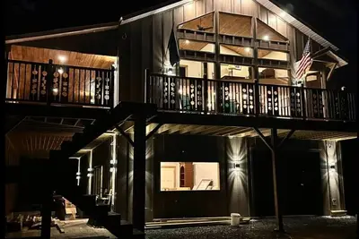 Image de Brand new Ski Chalet 4 miles to Jay Peak