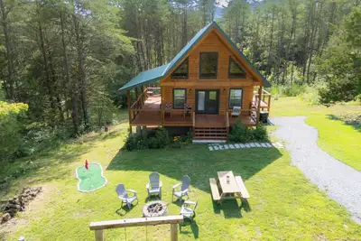Image de White Pine Cabin • Boutique Smoky Escape