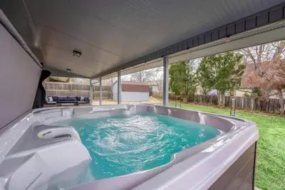 Cozy Hello Sunshine Retreat Hot Tub Fire Pit