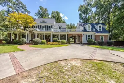 Image de Beautiful Southern Living Magazine Home in North Macon