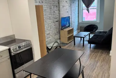 Image de Beautiful apartment on Richmond near via rail