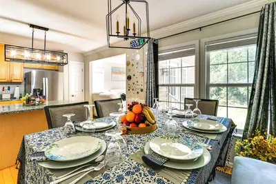Image de < 2 Mi to Dtwn Hagerstown: Townhome w/ Fireplace