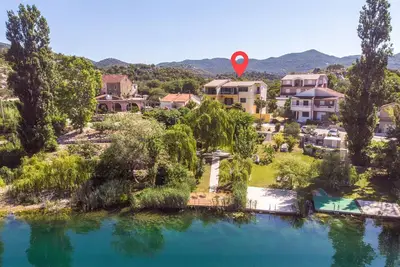 Image de Bel appartement à Bacina avec piscine privée, peut être à l'intérieur ou à.
