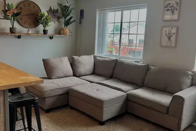 Image de Cozy 2br/2ba Condo in Anchorage  Full Kitchen + Dishware  Great Location!