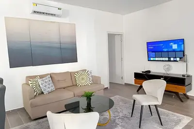 2br. 10 minutes from the beach