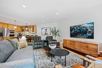 Image de The Ice House: Luxury & Location w/ pool & hot tub