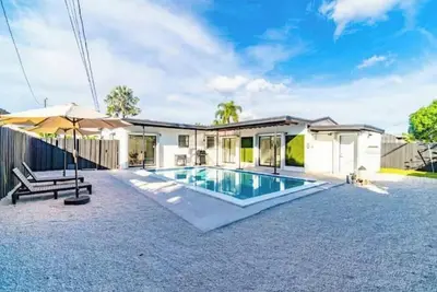 Image de Modern & Elegant Home Private Heated Pool