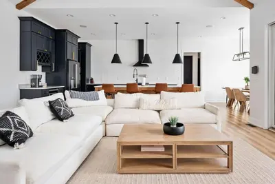 Image de Luxury Waterfront: game room, hot tub, boat dock