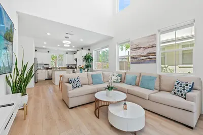 Image de Modern Stylish 4br/3. 5ba/Bright/Tesla charging/2 TVs