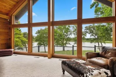 Image de Shoreline Lodge on Private Lake