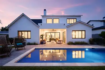 Breeze - Sparkling Pool - Mins to Old Town