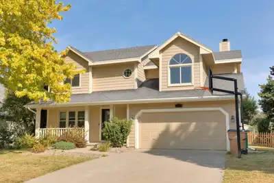 Image de Modern Comfort in Des Moines` West Side 4br/2. 5br