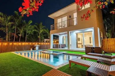 Image de Villa Amalfi | New Villa | Heated Pool | Jacuzzi