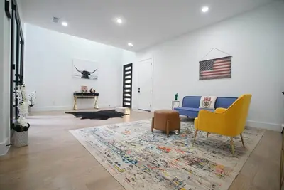 Image de “Skyline Gem Dallas – Garden Loft, 2br Luxury stay