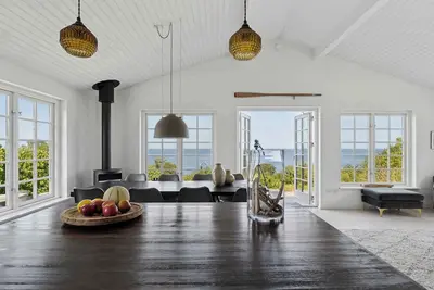 Image de “Magical Sea View – From Terrace to Horizon”