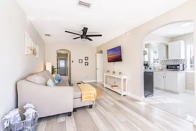 Sunny 2/1 Condo Close to Clearwater Beach