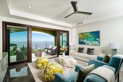 Image de Elegant 3br Oceanview Condo with Pool, Gym & Shuttle to Flamingo Beach
