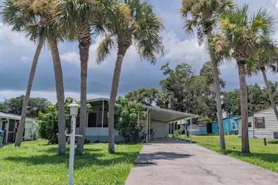 Image de Charming 2-bedroom house in Edgewater Florida boat ramp fishing pier and pool