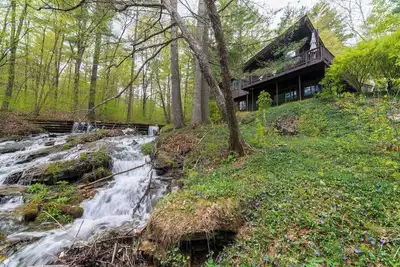 Owl Brook: Creekside Mid-Century Escape