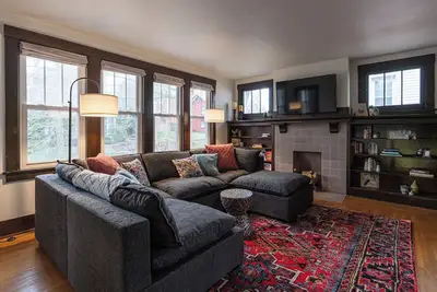 Image de Charming Pgh Flat | Workspace|Near Cmu |Frick Park| Downtown