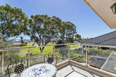 Image de This house is a 4 bedroom(s), 2 bathrooms, located in Silver Sands, Wa.