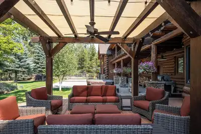 Image de Riverfront, Pool Table - Deschutes River Lodge