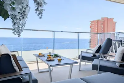Image de Bienvenue à Sunset Sailors Butterfly Lounge, un appartement conçu pour une expérience de vacances inoubliable. Situé dans un tout nouveau complexe résidentiel, ce logement offre la combinaison parfaite de design moderne et de confort, le tout à que