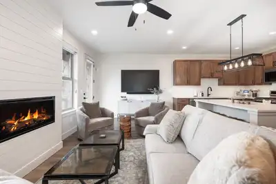 New spacious 3 bedroom, private deck, forest view and garage parking