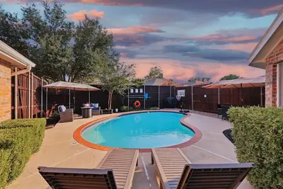 Image de 5-Bd/2-Ba Upscale Elegance | Pool, Hot Tub,  Bbq